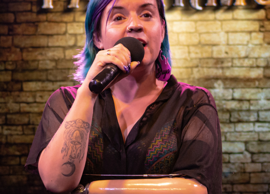 La Tercera – Rompiendo los estereotipos del humor tradicional: ¿de qué se ríen hoy las mujeres?